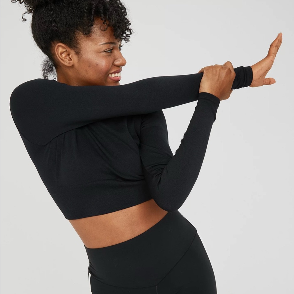 OFFLINE BY AERIE Seamless Black Athletic Long Sleeve Crop Top Size M